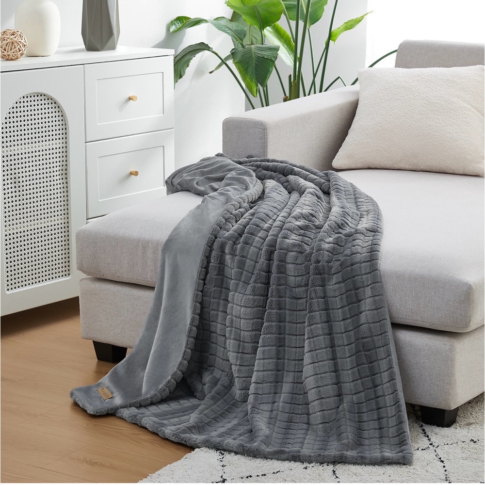 Koolaburra by UGG Faux Fur Throw